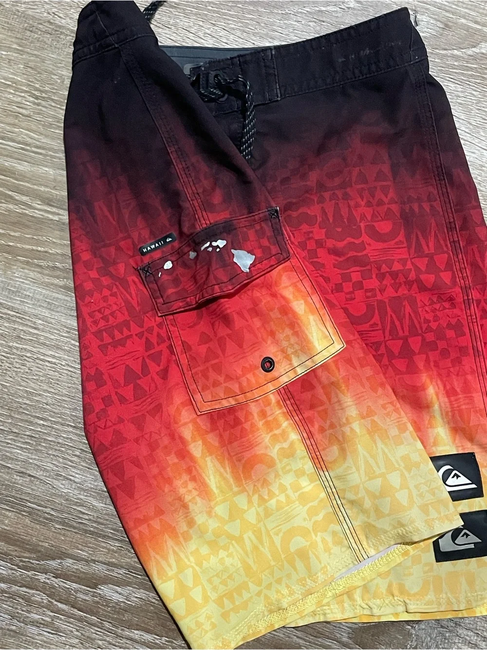 Quiksilver vibrant gradient